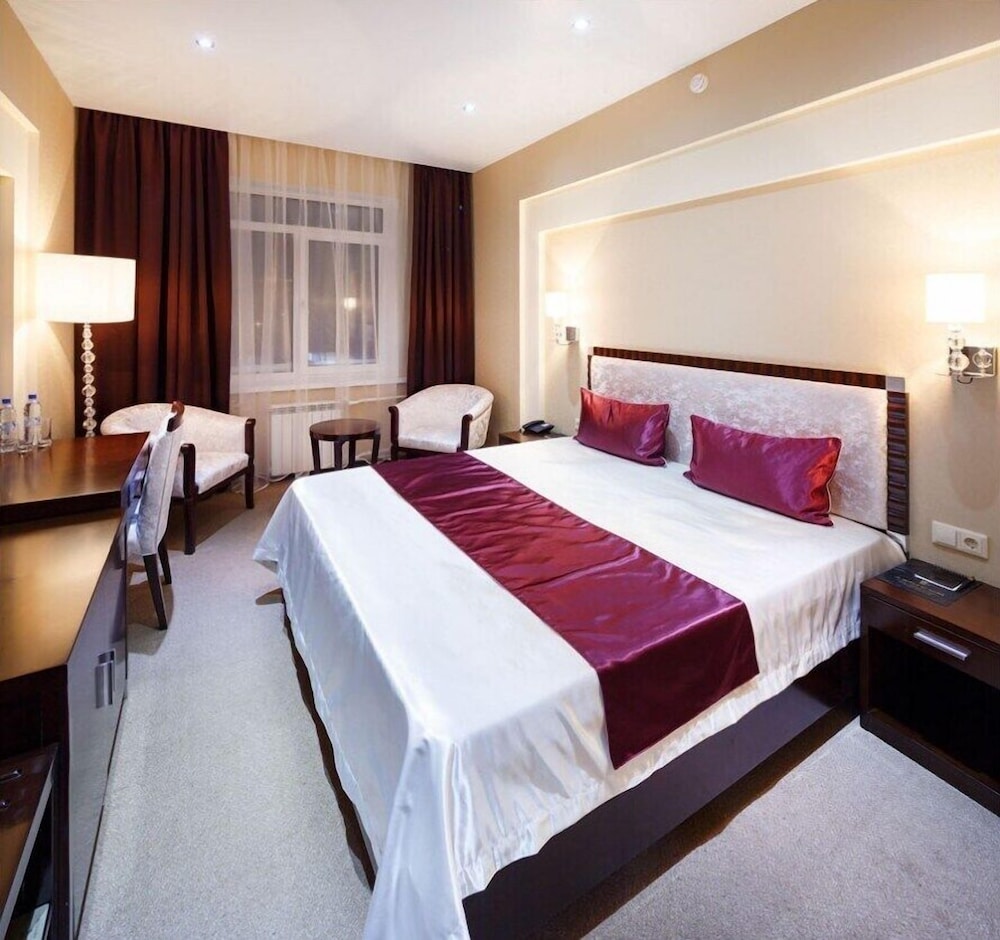 Superior Room, 1 King Bed photo 1