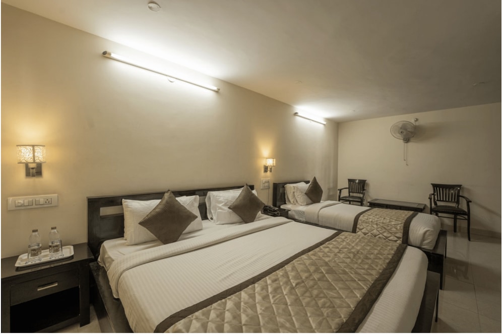 Deluxe Room - Photo 5