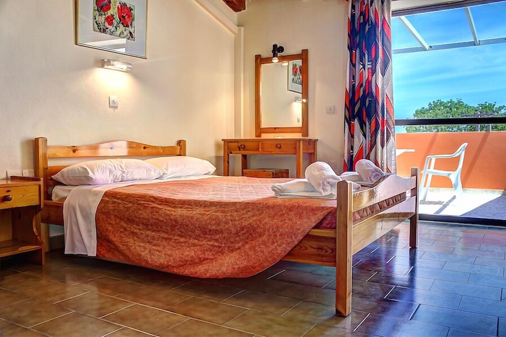 Standard Room, 1 Double Bed, Balcony, Sea View photo 3