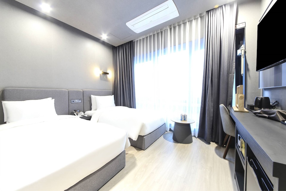 Standard Twin Room - Photo 5