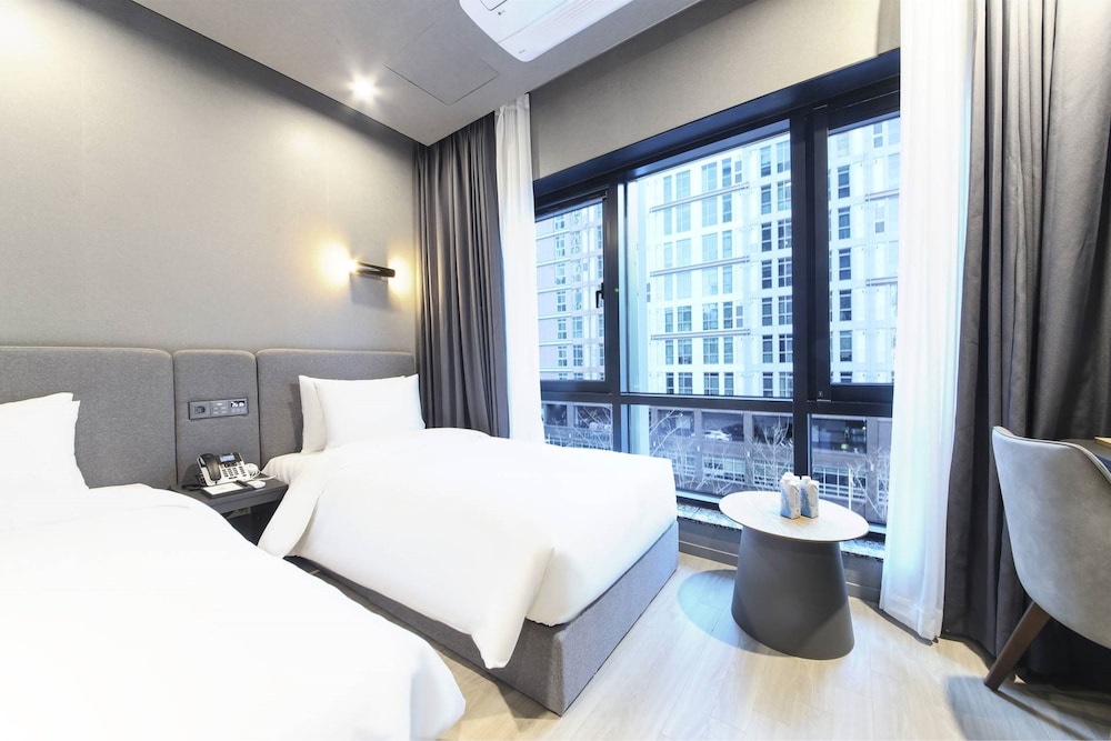 Standard Twin Room - Photo 1