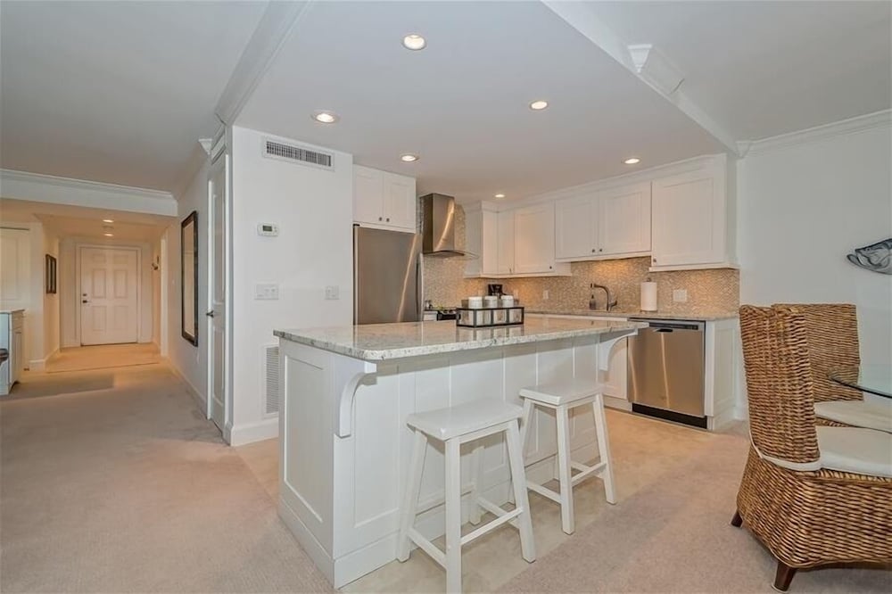 Condo, 2 Bedrooms photo 1