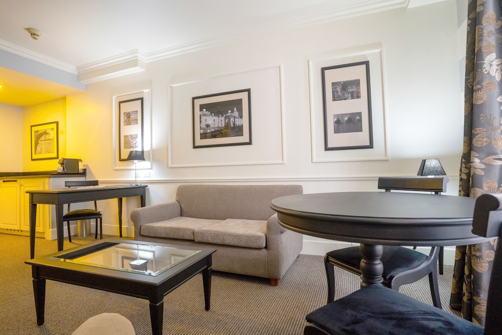 Suite - Photo 10