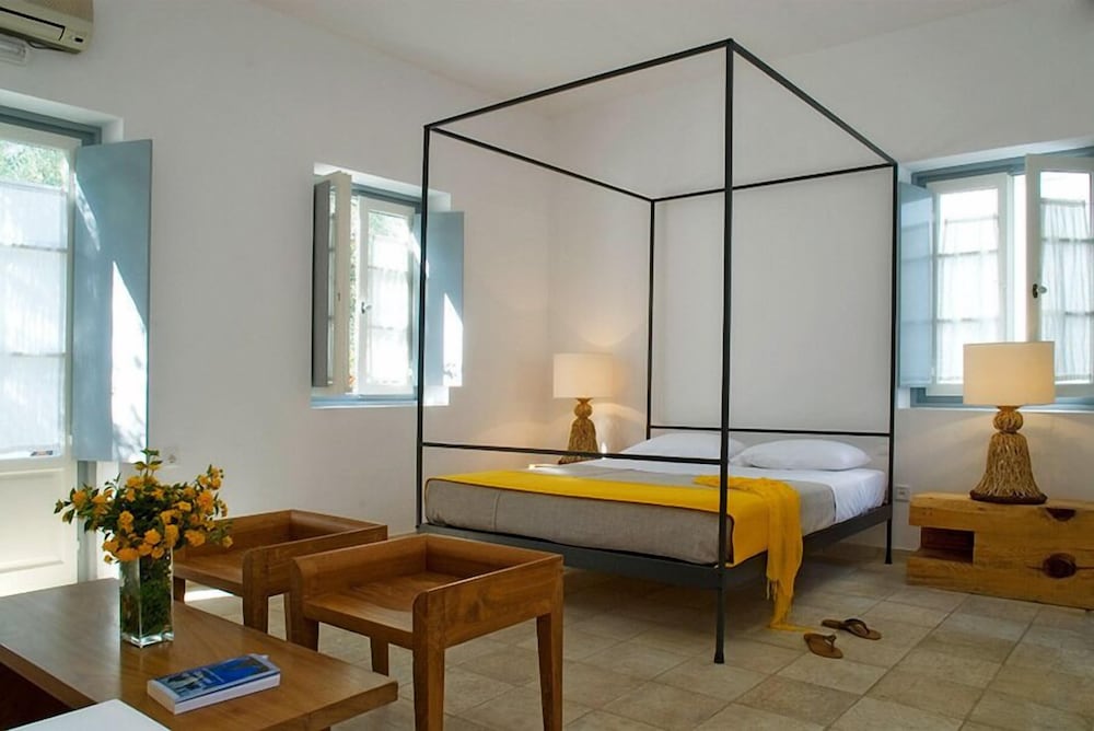 Room (Maisonette)