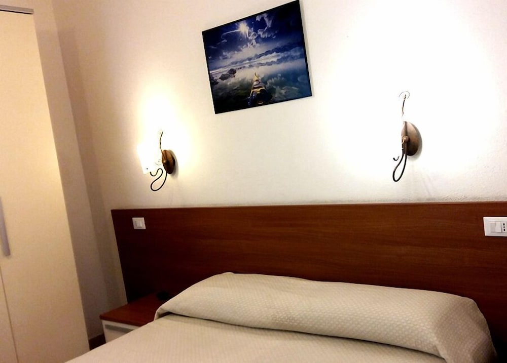 Double or Twin Room, Private Bathroom (External) photo 3