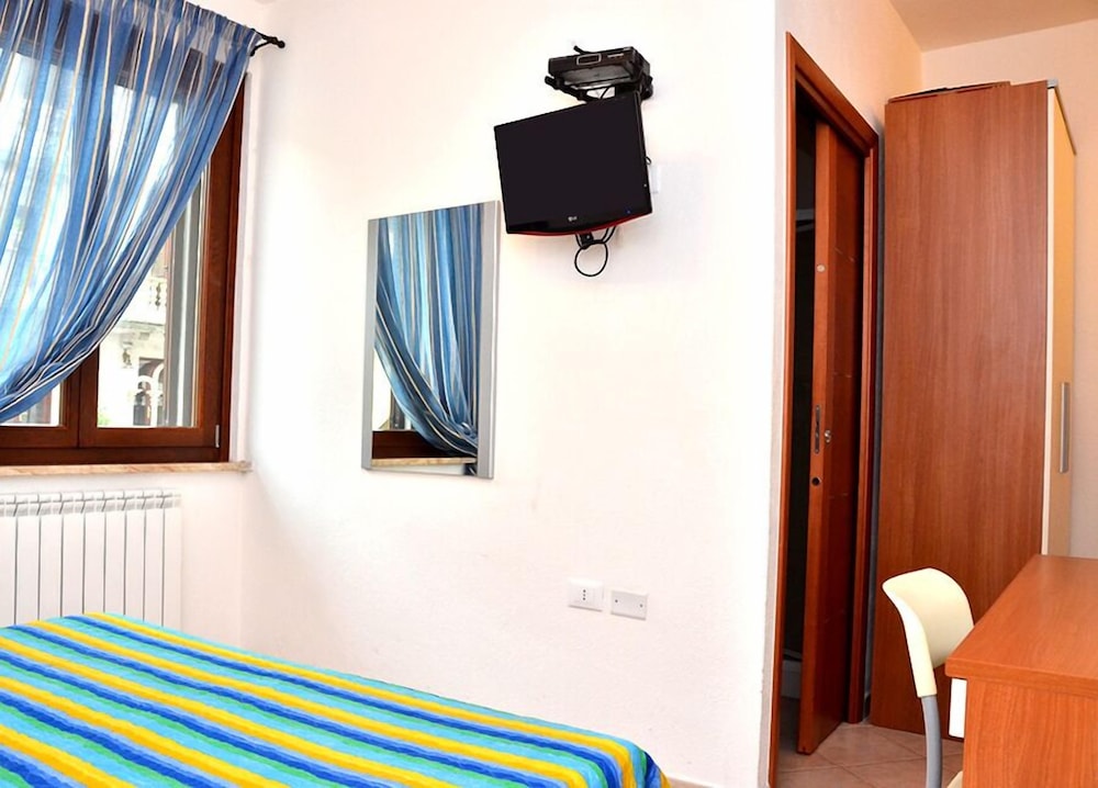 Double or Twin Room, Private Bathroom photo 2