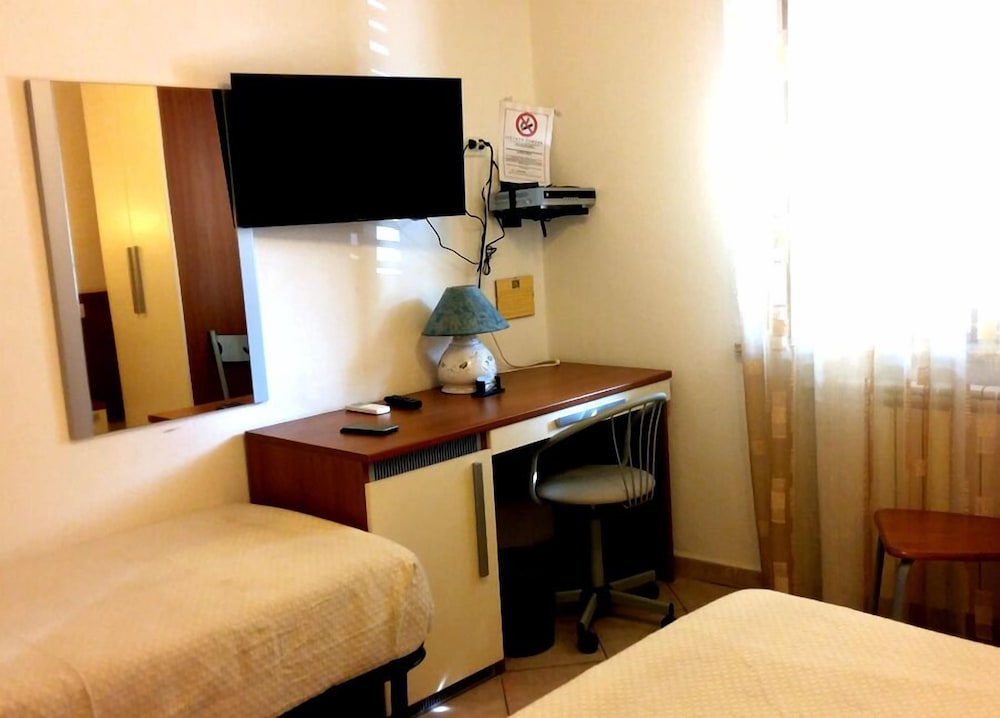 Double or Twin Room, Private Bathroom (External) photo 2