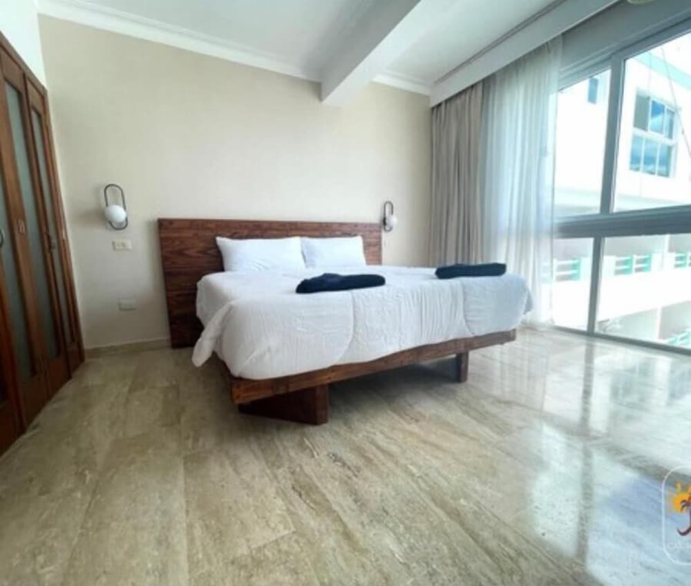 Deluxe Condo, Bathtub, Beach View photo 2