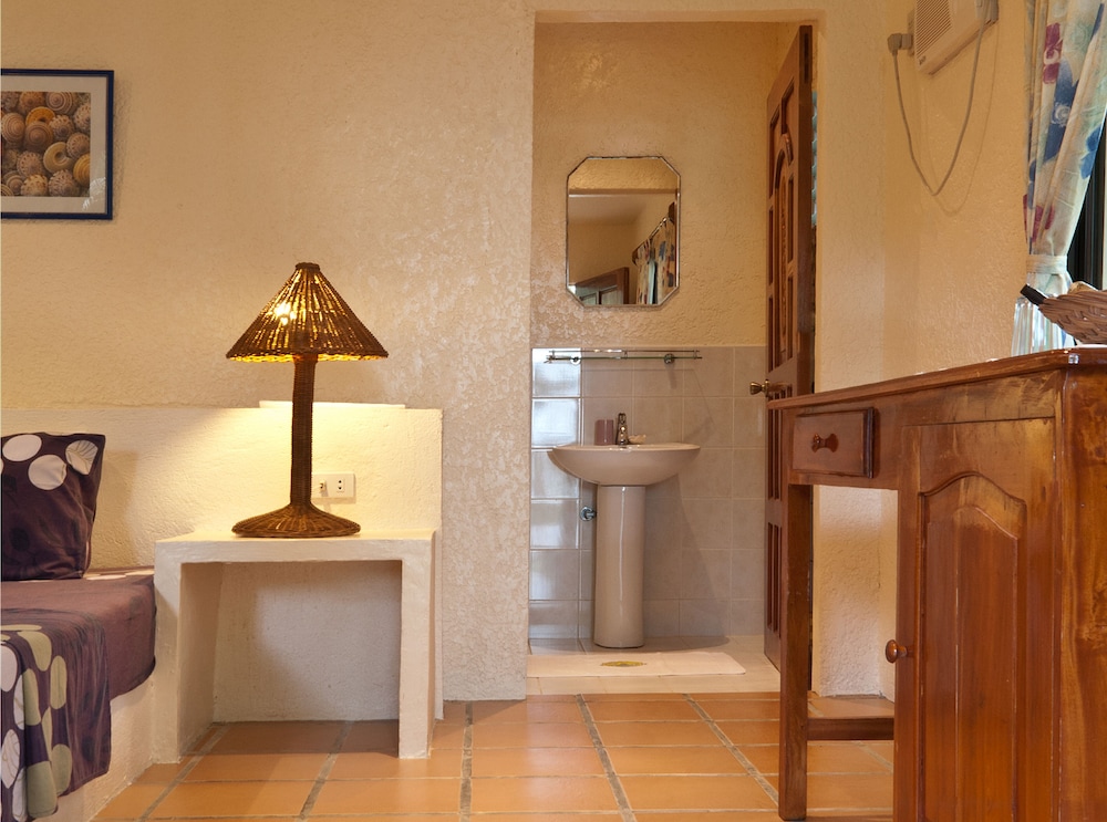 Deluxe Bungalow - Photo 7