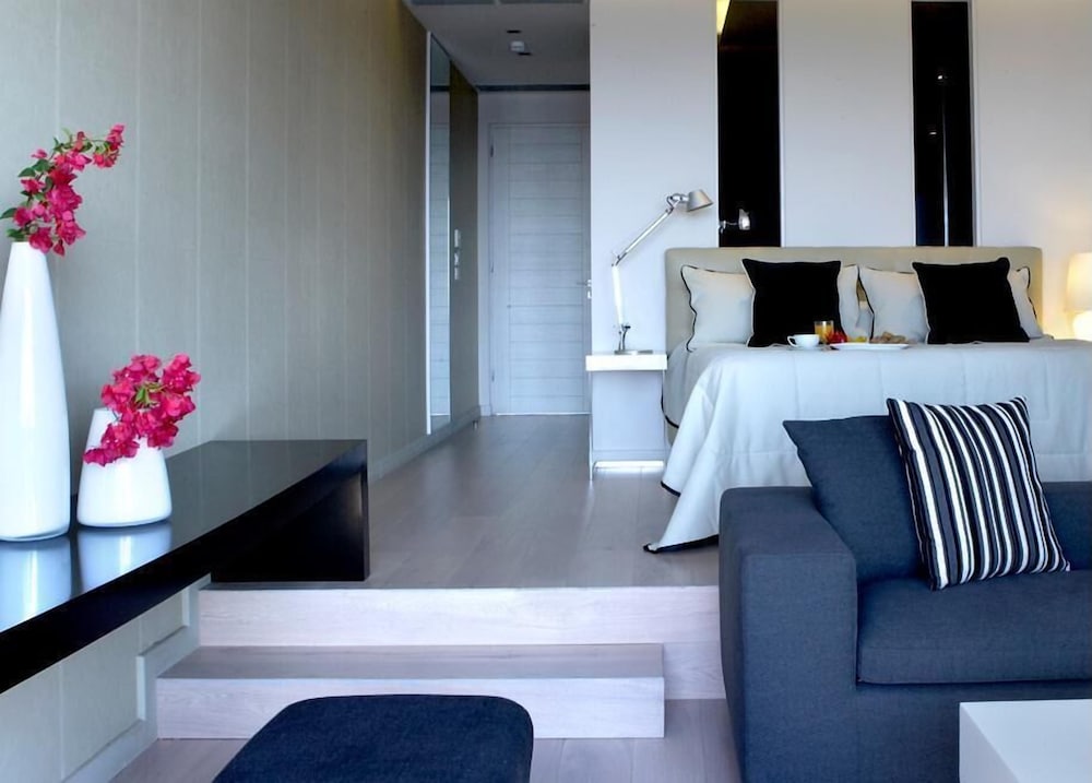 Junior Suite, Pool Access - Photo 3