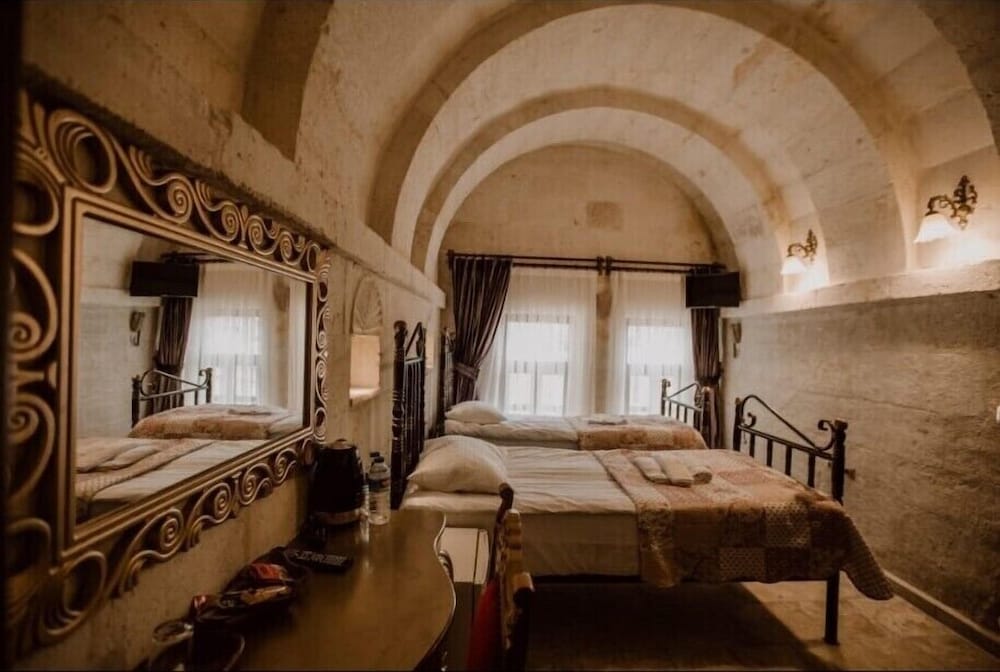 110 Emerald Arch Room