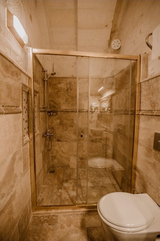 110 Emerald Arch Room photo 3