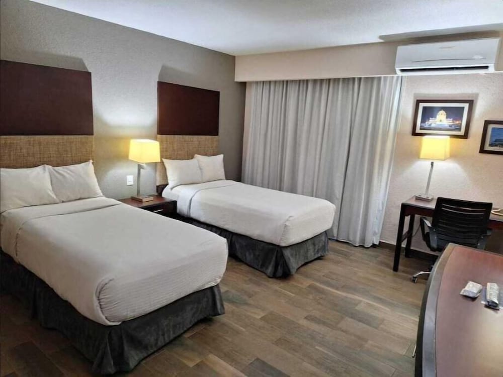 Room, 2 Twin Beds, Non Smoking - Photo 1