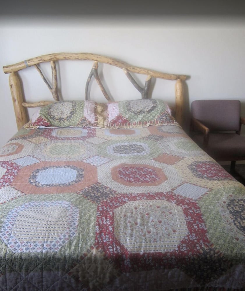 Standard Room, 1 Queen Bed photo 2