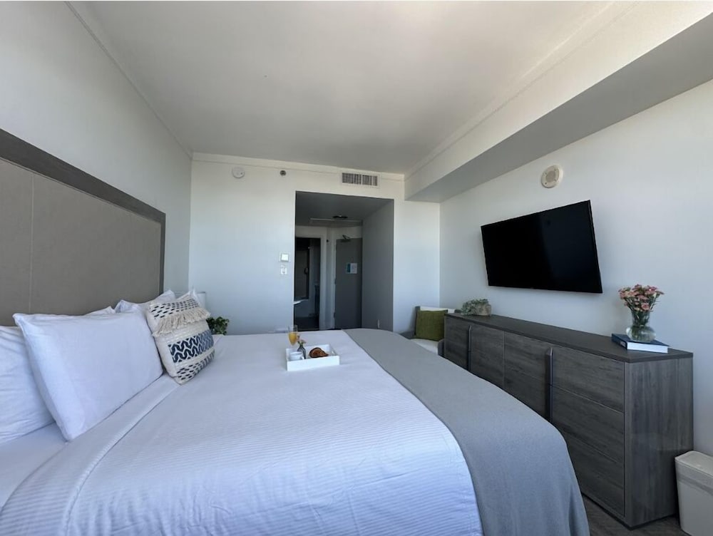 City Double Room, 1 King Bed, City View1812.01 photo 3