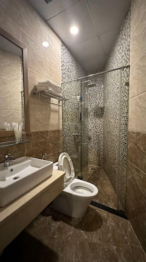 Deluxe Quadruple Room, 2 Queen Beds, Non Smoking photo 3