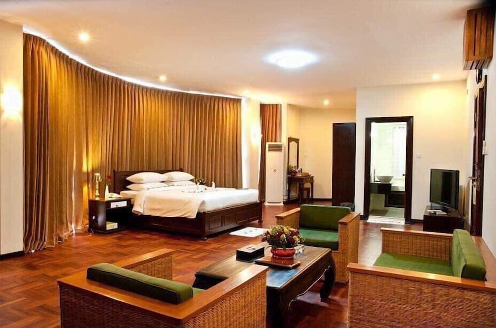 Luxury Suite, City View