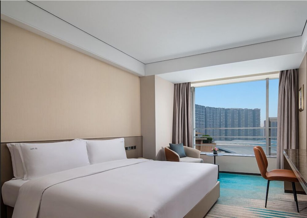 Premium Room, 1 King Bed, Club Lounge Access (Up to 3 Adults) - Photo 5