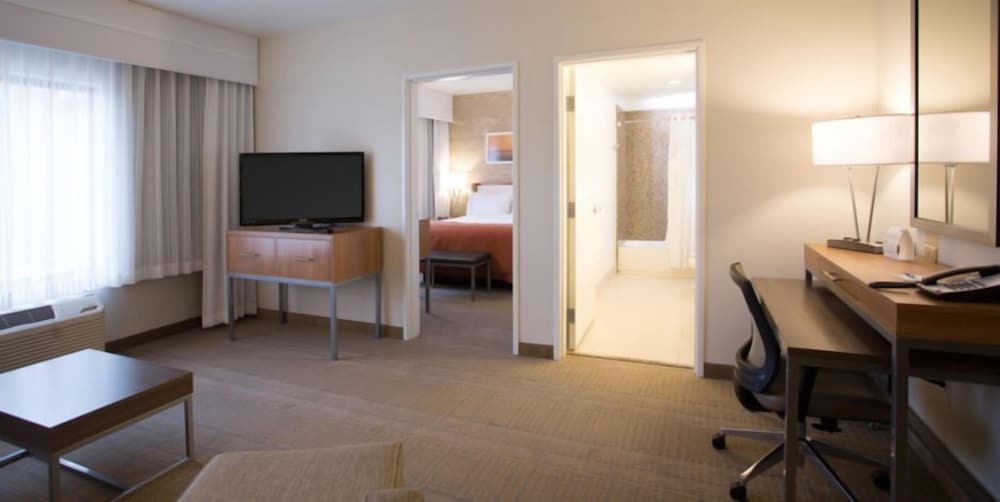 Suite, 1 Queen Bed