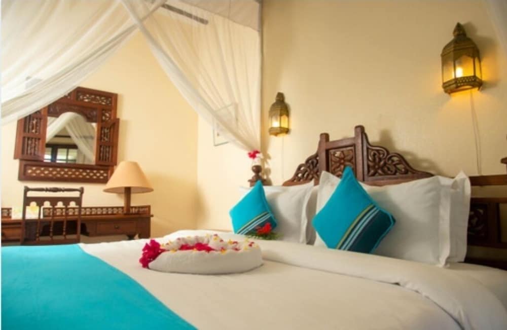 Standard Double or Twin Room, Pool View photo 3