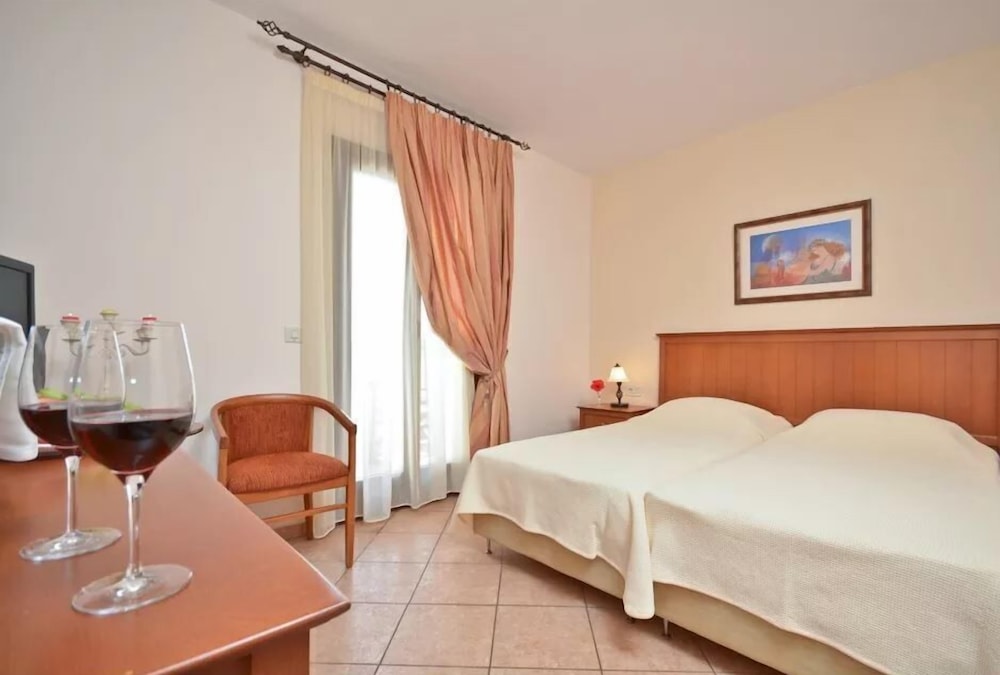 Comfort Room, Garden View - Photo 4