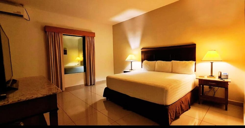 Superior Suite, 1 King Bed with Sofa bed, Non Smoking, Pool View