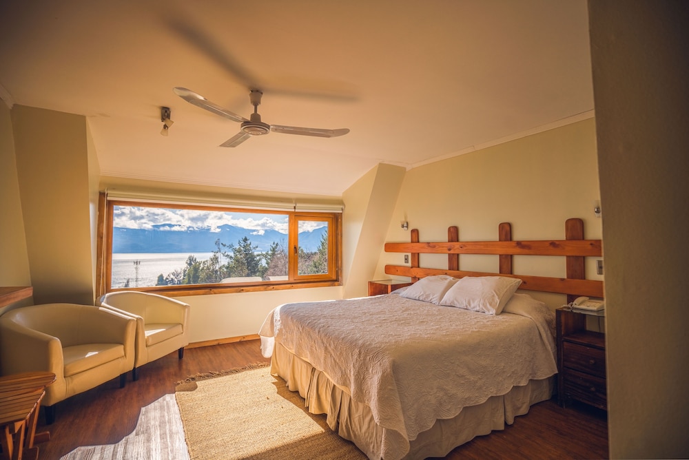 Superior Double or Twin Room, Lake View photo 1
