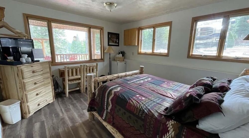 Standard Room, 1 Queen Bed, Non Smoking photo 2