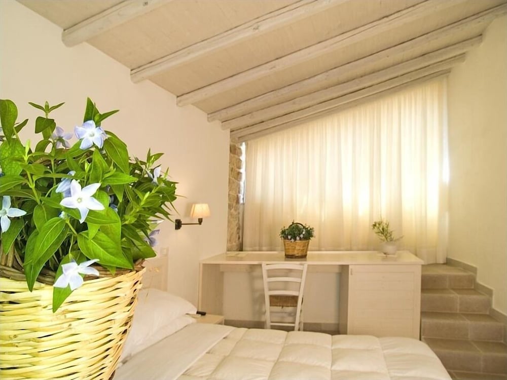 Standard Double or Twin Room - Photo 7