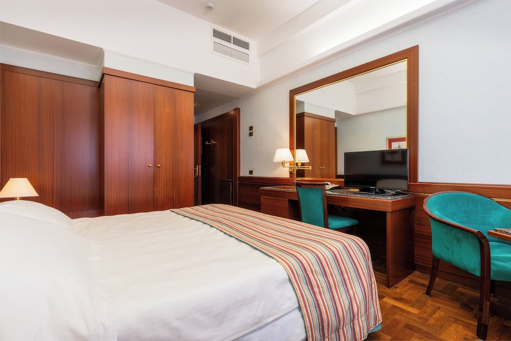 Classic Double or Twin Room photo 2