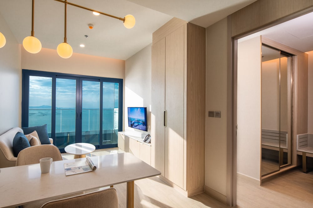 One Bedroom Suite - Photo 7