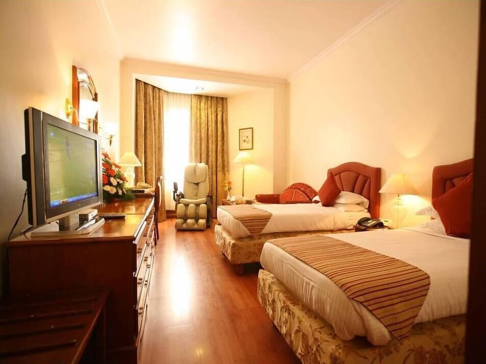Deluxe Room, 1 King Bed photo 1