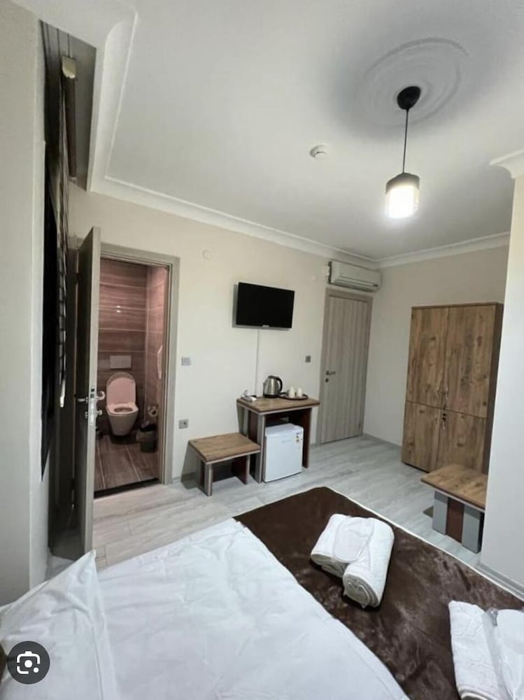 Basic Apartment photo 2