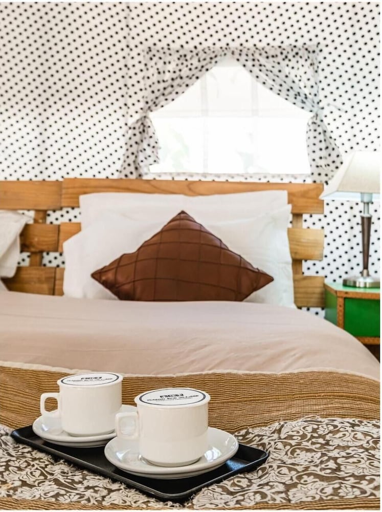 Deluxe Room - Photo 8