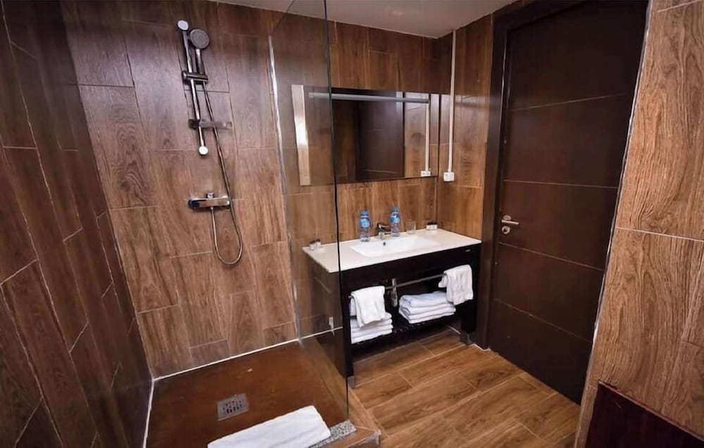 Deluxe Apartment, 2 Bedrooms, Kitchenette photo 3