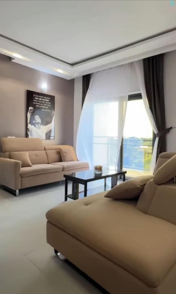 Superior Apartment, Pool Access