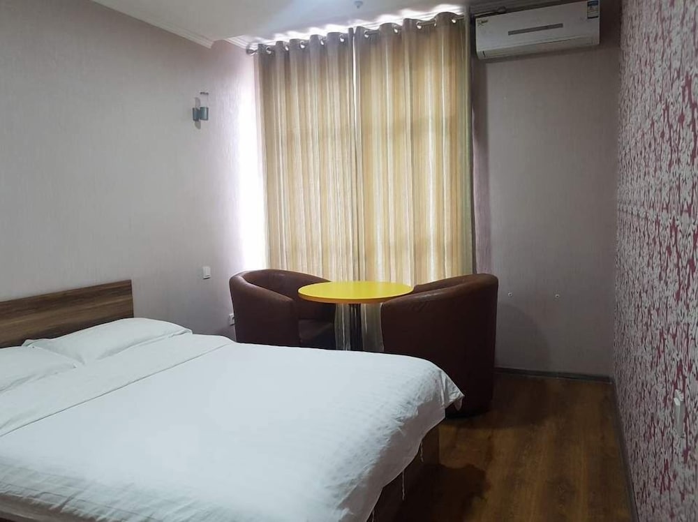 Standard Double Room, 1 King Bed, Non Smoking, Mountain View photo 1