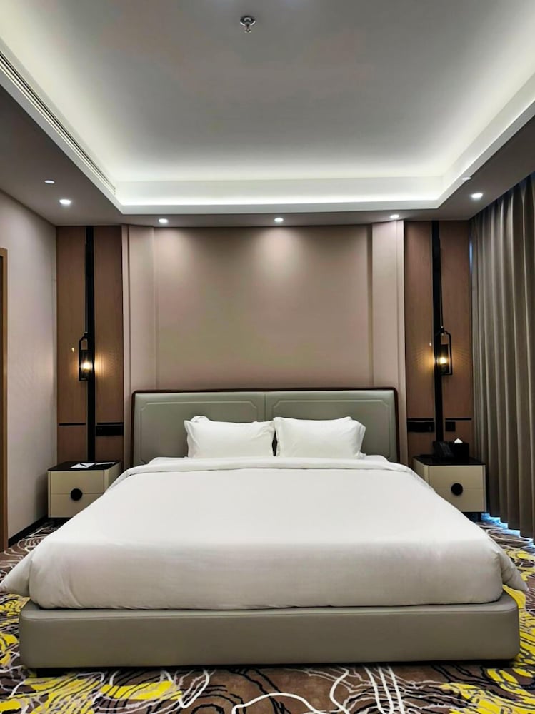 Premier Suite, City View