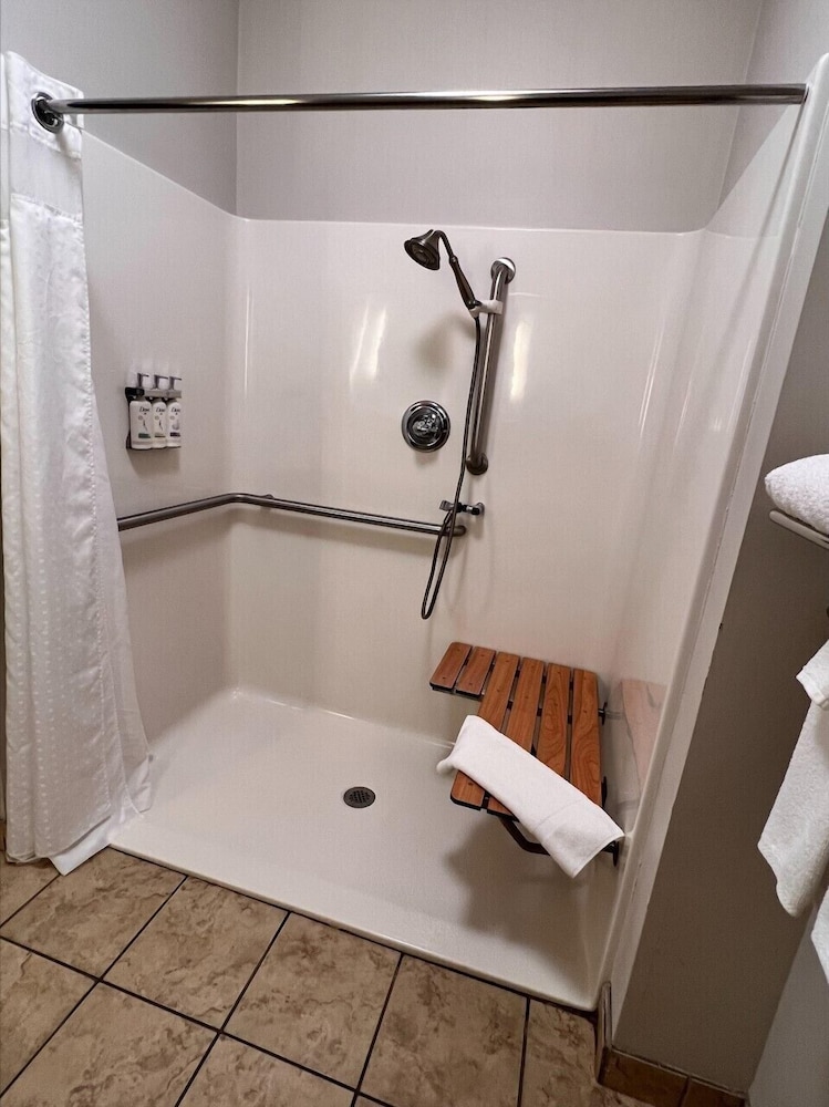 Suite, 1 King Bed with Sofa bed, Accessible (Mobility, Accessible Tub) - Photo 2