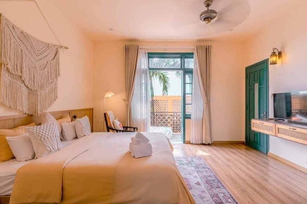 Signature Villa, Multiple Bedrooms, Pool Access, River View