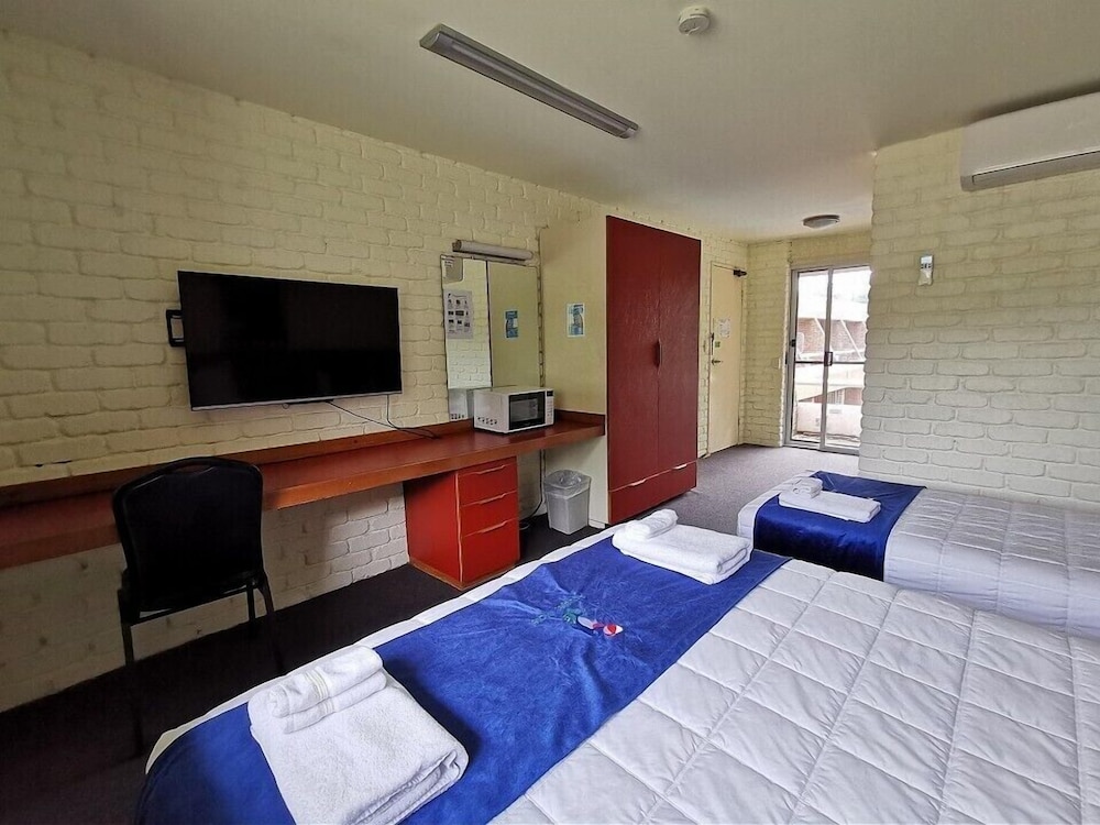 Family Suite, 2 Bedrooms, Pool View photo 3