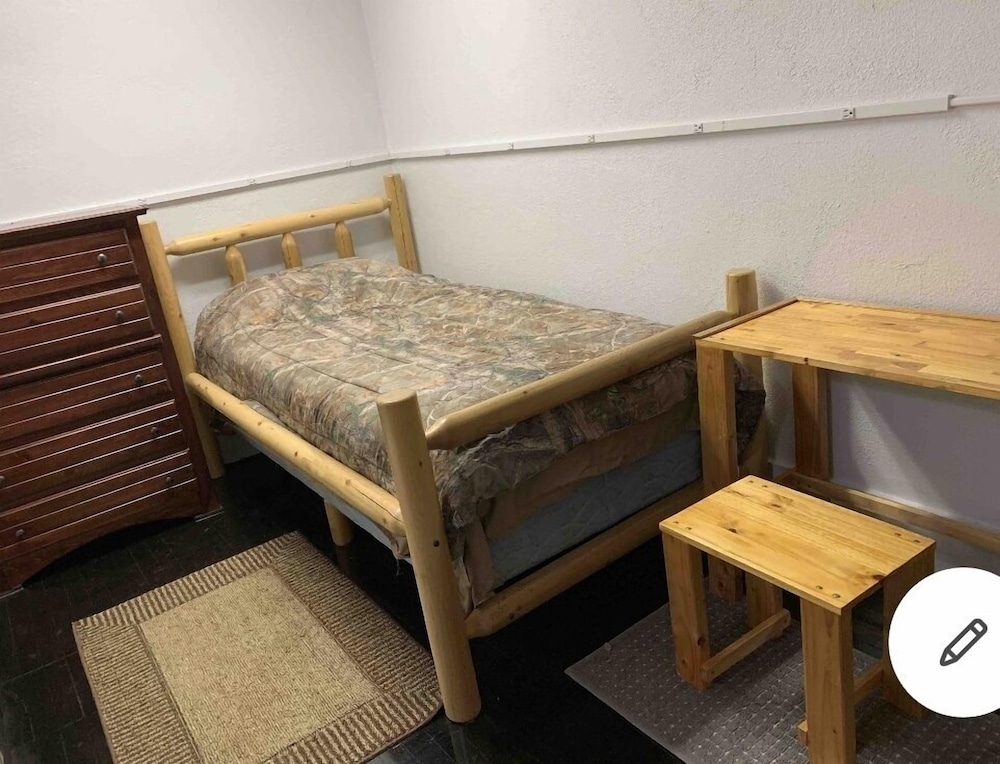 Jimbo's Bunkhouse Room, 1 Twin Bed with Shared Bathroom photo 1
