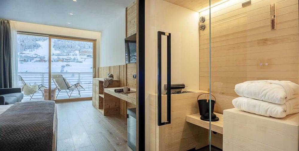 Exclusive Double or Twin Room, 1 Bedroom, Sauna, Mountain View photo 1