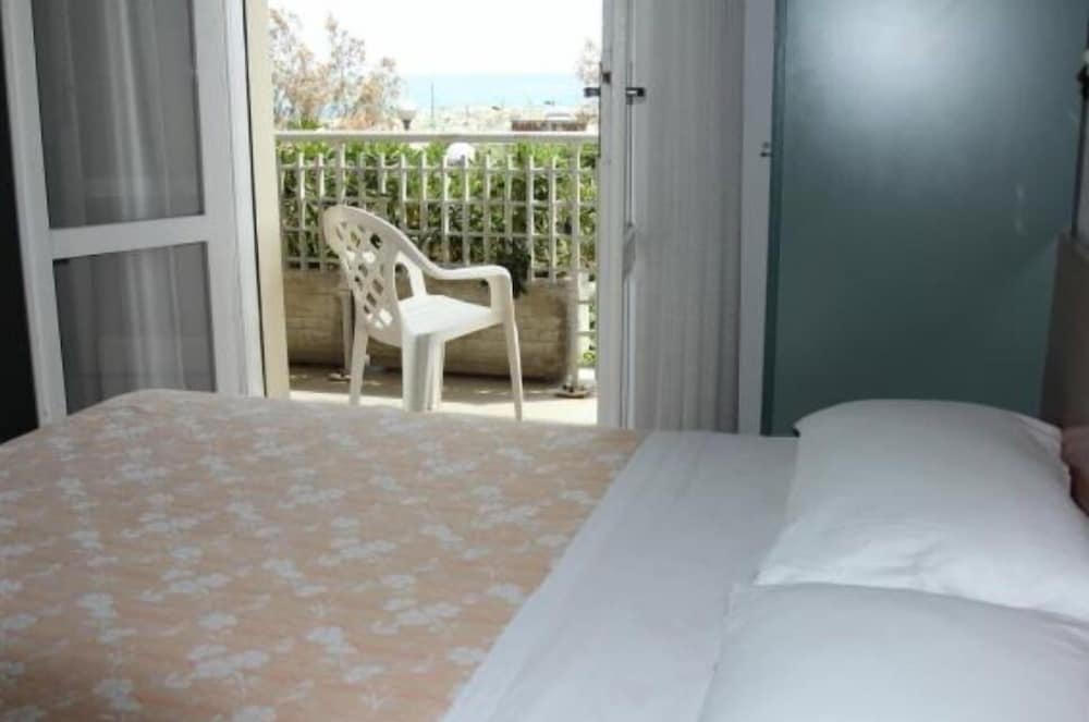 Double or Twin Room (Beach Access)