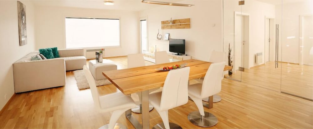 Superior House, 3 Bedrooms, Lake View, Lakeside photo 3