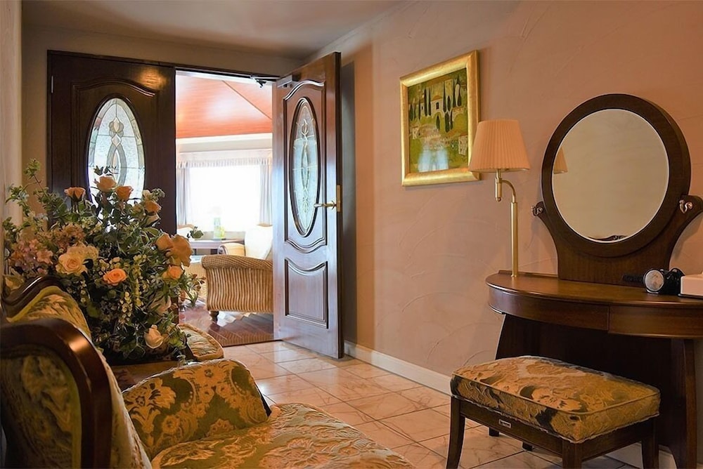Sky Suite Room, Smoking - Photo 4