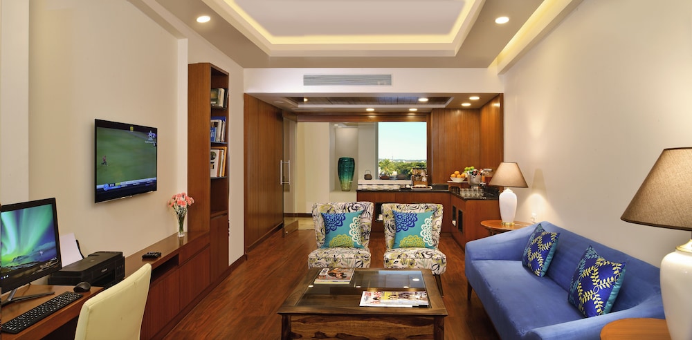 Deluxe Suite (Deluxe Suite)