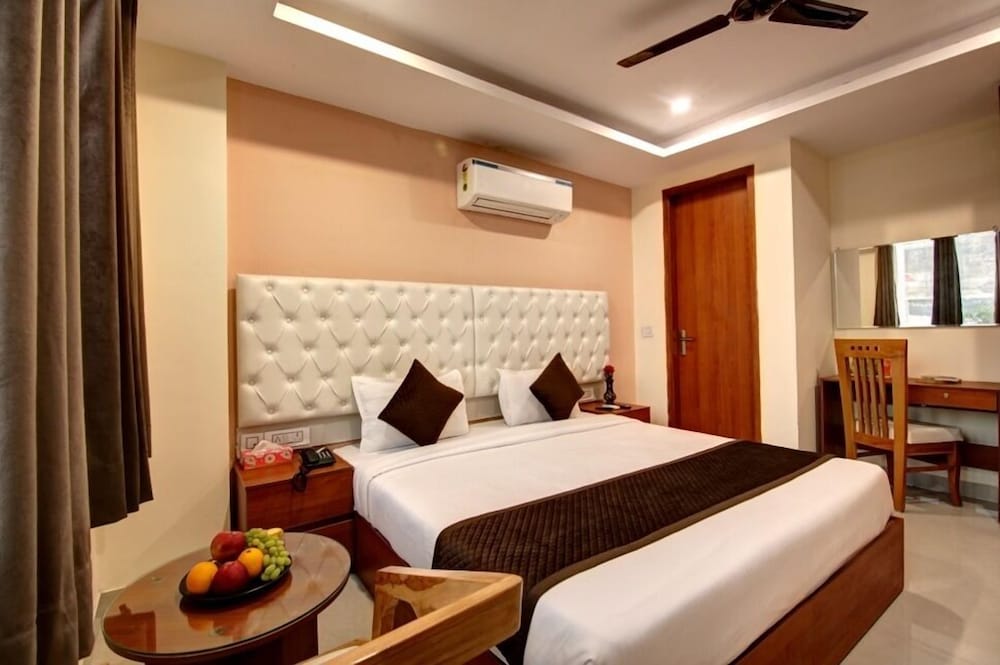 Deluxe Suite, City View