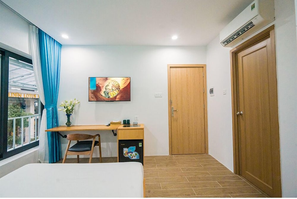 Basic Double Room, 1 Queen Bed