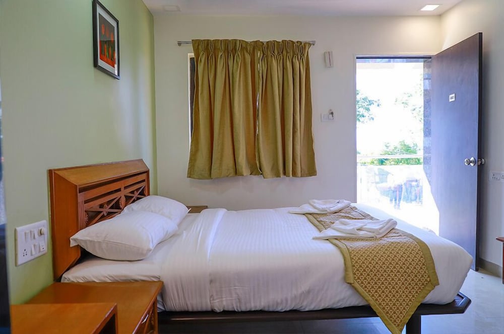 Deluxe Room with Sitout - Photo 1